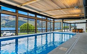 Lakeside Luxury 2 Bedroom Apartment