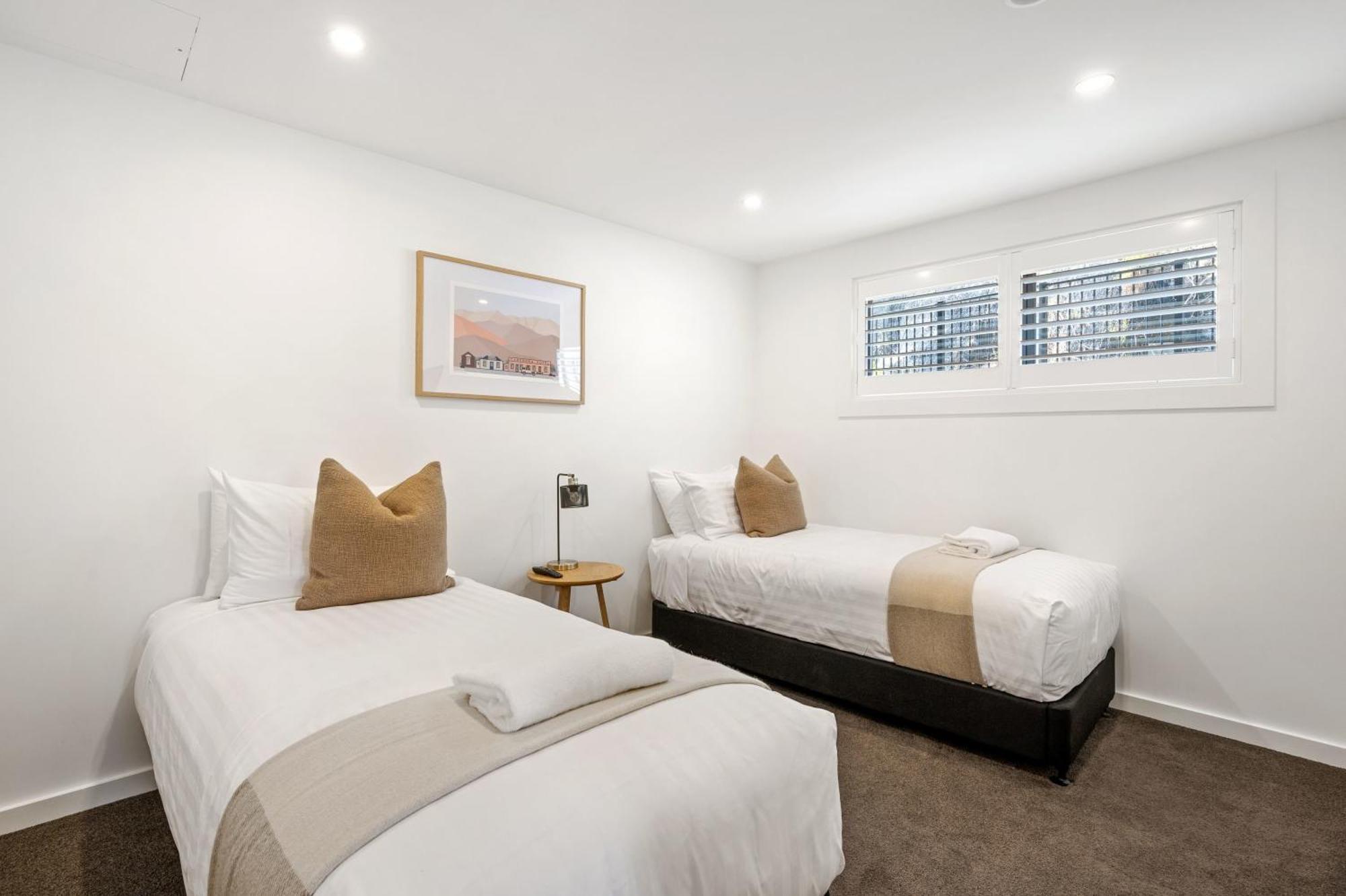 Lakeside Luxury 2 Bedroom Apartment Wanaka Exterior photo