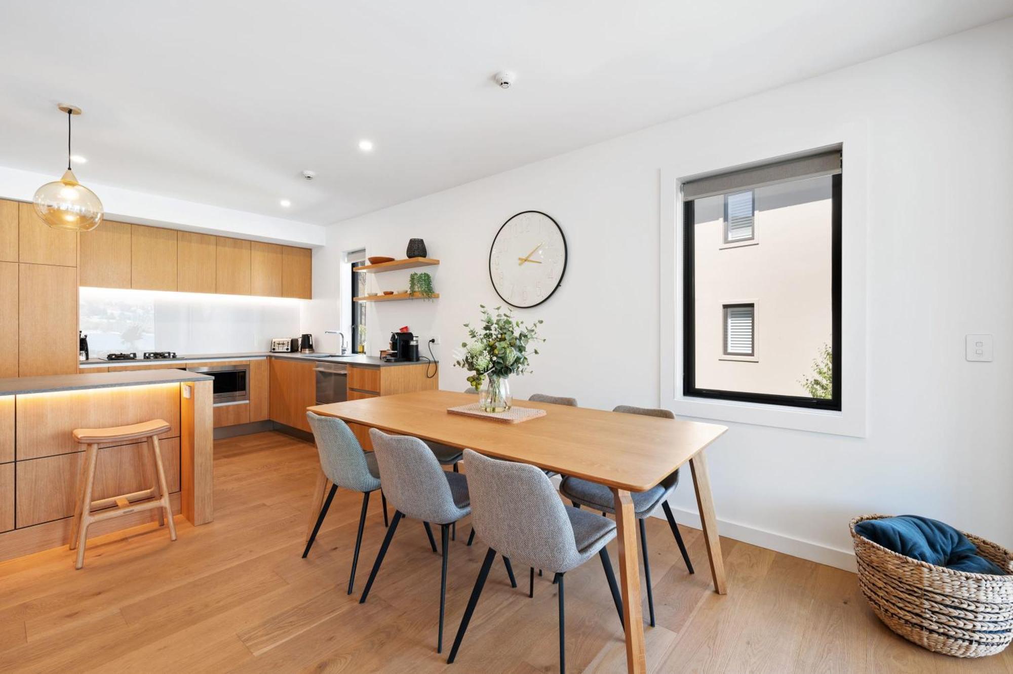 Lakeside Luxury 2 Bedroom Apartment Wanaka Exterior photo