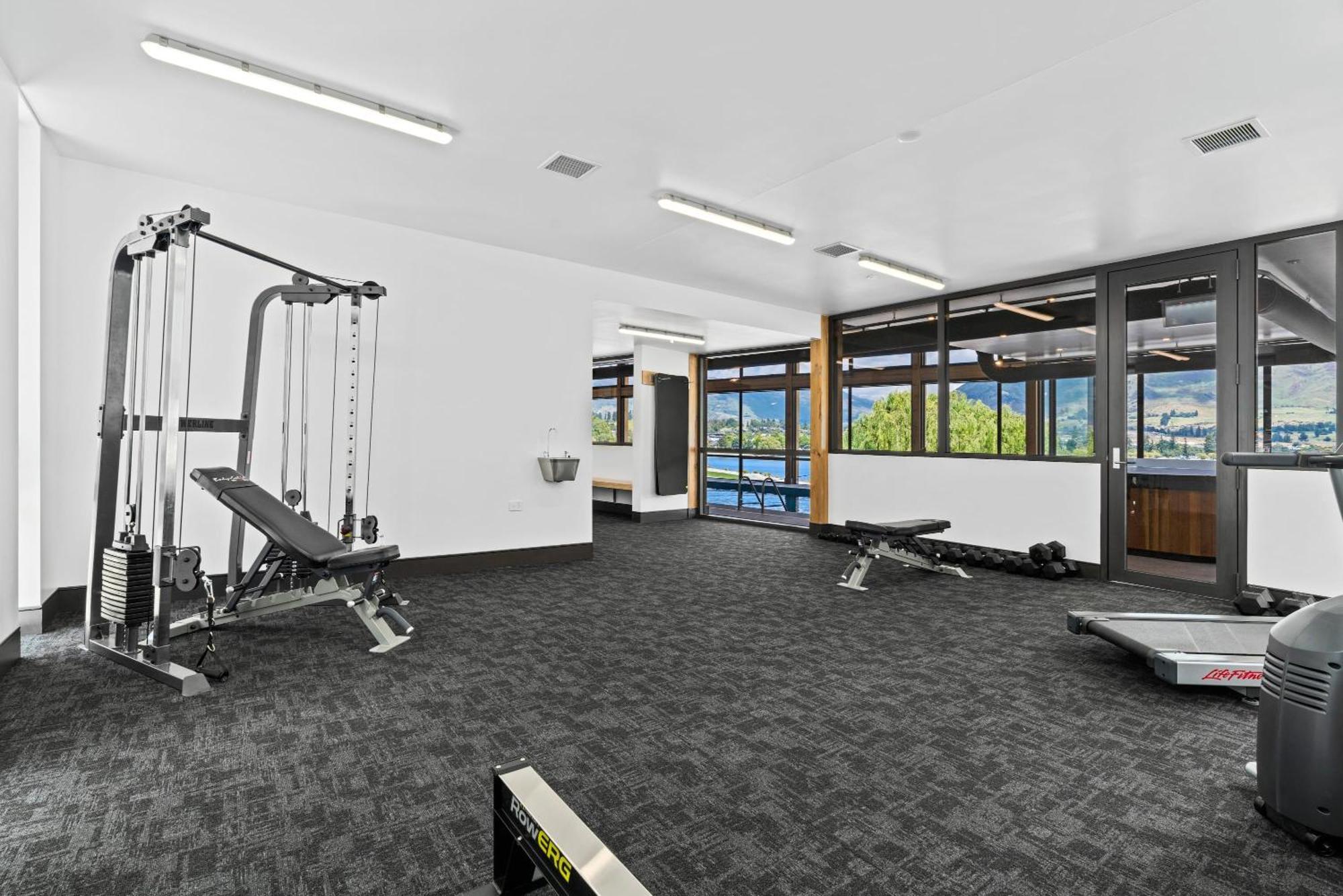 Lakeside Luxury 2 Bedroom Apartment Wanaka Exterior photo